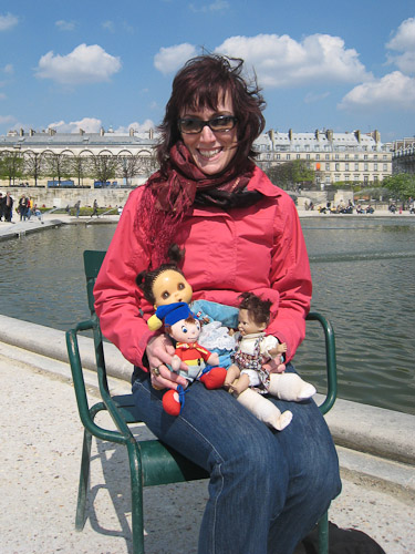 Susu and the kids taking a break at Luxembourg Gardens