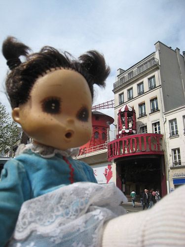 Ruthie was dying to go inside Moulin Rouge but it was sold out