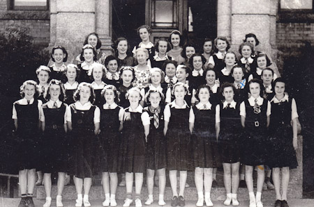 <B>Grade 7, Lord Roberts School</B><BR> Shirley Gordon (Row 2 , 2nd from end)