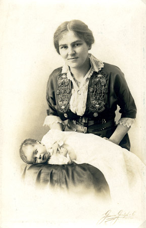 <B>Olive Pincock with daughter Margaret</B>