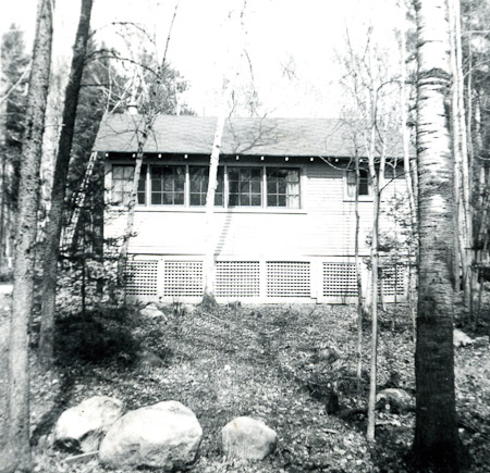 <B>Cottage at Winnitoba</B>